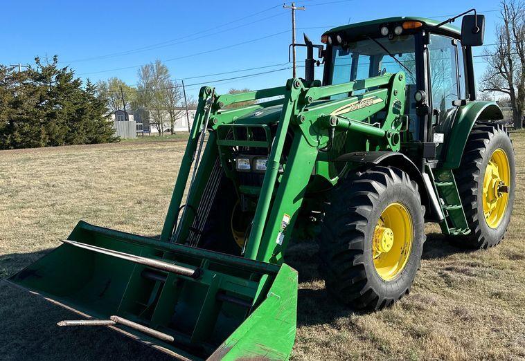 2003 John Deere 7220